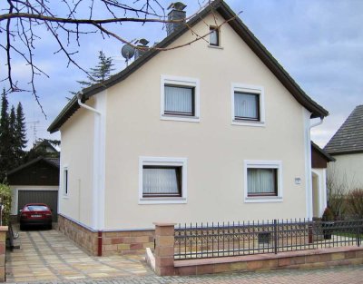 Attraktives Zweifamilienhaus von privat in Wöllstadt