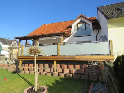 Einfamilien-Doppelhaushälfte am Ortsrand, in absolut ruhiger Höhenlage mit Weitblick Nähe Landshut
