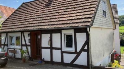 Gemütliches Fachwerkhäuschen mit 3er Garage und Garten in Rixfeld!