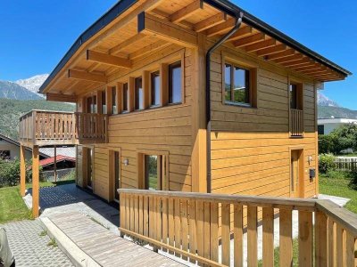 Modernes Holzhaus mit Garten in Stams