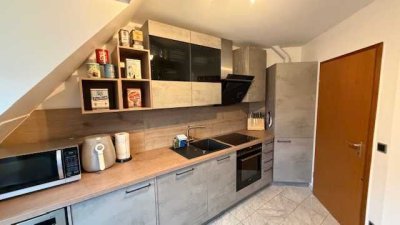 Modernisierte, helle, große 3-Zi-DG-Wohnung mit Loggia, Einbauküche, Aufzug, in Fürth Popp.