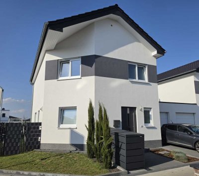 Freistehendes Einfamilienhaus mit kleinem Garten in ruhiger Wohnlage, Wärmepumpe mit Lüftungsanlage