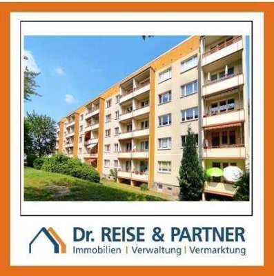 Die gute Adresse! - Frisch renovierte 3-R-Wohnung mit Tageslichtbad & Balkon!