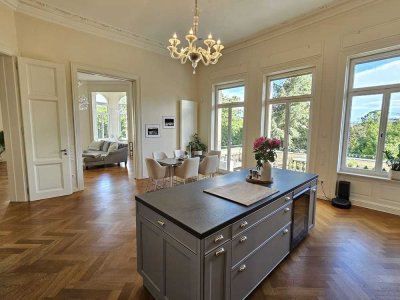 Großzügige Etagenwohnung in charmanter Altbauvilla für gehobene Ansprüche