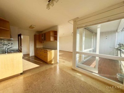 Super helle 3 1/2 Zimmer-Wohnung mit Balkon und Tiefgarage