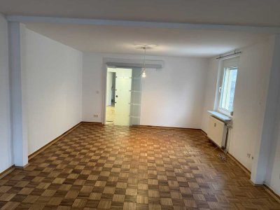 Attraktive 2-Zimmer-Wohnung mit Tageslichtbad & Einbauküche in Neu-Isenburg