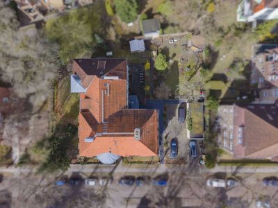 Selten verfügbares Bestandsobjekt mit großem Grundstück und Entwicklungsperspektive