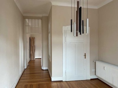 Helle 5-ZKB Altbau-Wohnung mit Balkon in Neustadt