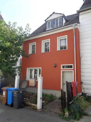 Heidingsfeld: gemütliches Häuschen mit Potential
