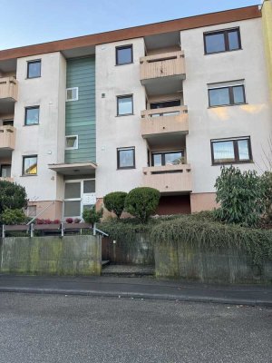 Helle 3,5 Zimmerwohnung mit Balkon und Garten