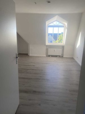 Licht, Raum und Entspannung – schöne 2-Zimmer-DG-Wohnung mit Terrasse