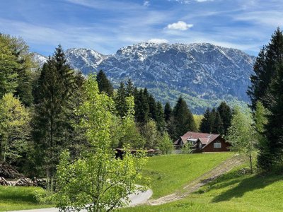 BESONDERE RARITÄT -- Erstbezug in erhöhter Grünruhelage mit herrlichem Berg + Seeblick
