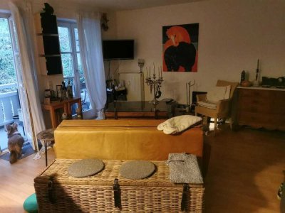 Möblierte, ruhige, geschmackvolle 1,5-Zimmer-Wohnung mit Balkon zum Bergwald in Wolfratshausen