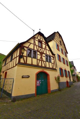 3-Zimmer-Wohnung mit gehobener Innenausstattung mit Terrasse und EBK in Ediger-Eller