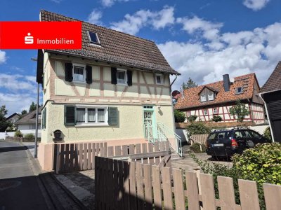 Historisches Fachwerkhaus mit Nebengebäude im Herzen von Oberhöchstadt