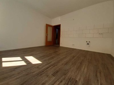 PRAKTISCHE 2-RAUM-WOHNUNG MIT GARTENZUGANG IN ZEITZ ZU VERMIETEN!