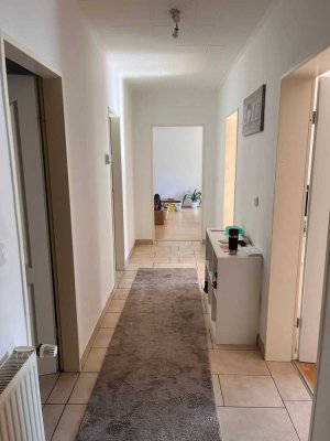 Schöne und gepflegte 3-Raum-Wohnung mit Balkon und Einbauküche in Löhne