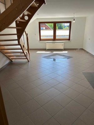 Glücksgriff: Wunderschöne Lichtdurchflutete Maisonette Wohnung in Königsbach-Stein