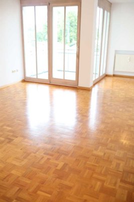 Geschmackvolle 3-Zimmer-Wohnung mit 2 Balkonen in bester Wohnlage Wartberghöhe in Traunstein