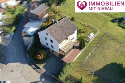 Ab ins Eigenheim! Variables Ein- bzw. Zweifamilienhaus in leichter Südhanglage von Haunsheim!