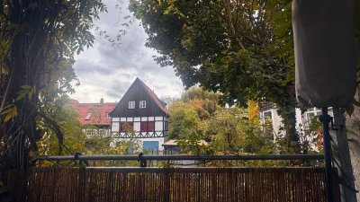Großzügige moderne Studiowohnung mit Balkon & Einbauküche in historischem Gebäude