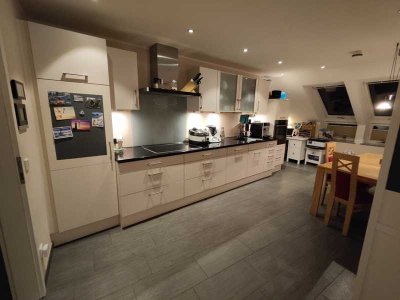 Helle und einladende Maisonettewohnung mit großer Loggia!!