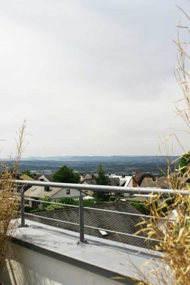 Stilvolle 2-Zimmer-Dachgeschosswohnung mit Dachterrasse  *befristet*