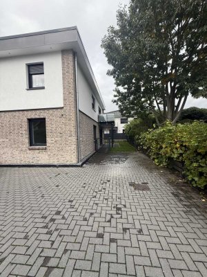 Stilvolle Erdgeschosswohnung mit Garten & Stellplatz in Hambühren