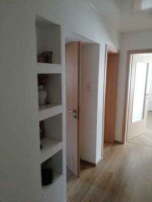 großzügige und helle 3 Zimmer Wohnung mit Südbalkon