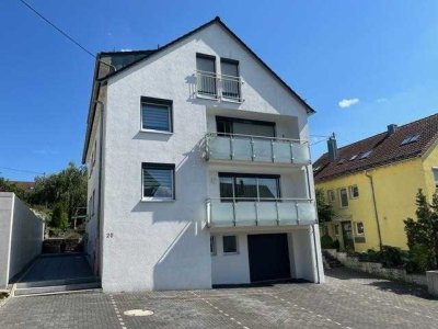 Remshalden:  Moderne und helle 3-Zimmer-Dachgeschoss Wohnung