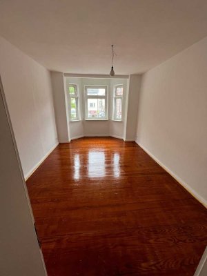 Sanierte 3 Raum-Wohnung mit Balkon und 
Einbauküche in Kiel Hasse