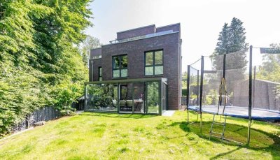 Stilvolle Erdgeschosswohnung mit Südterrasse und privatem Gartenanteil