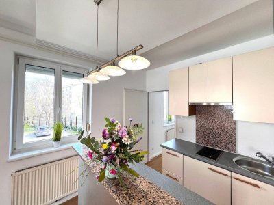 *Edler SINGLEHIT - Balkon, Garage, Klimaanlage, sofort BEZIEHBAR*