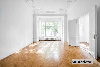 3-Zimmer-Wohnung mit Terrasse, Gartenanteil und Pkw-Stellplatz