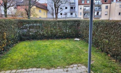 Am Fuße der Altstadt in Dachau – Freie, gut geschnittene 2-Zi.-EG-Wohnung mit Mini-Südwestgarten