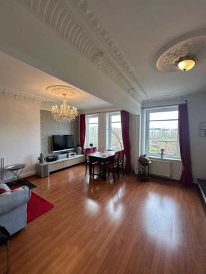 Zentrale Lage, stilvolles Wohnen – Altbauperle in Eimsbüttel
