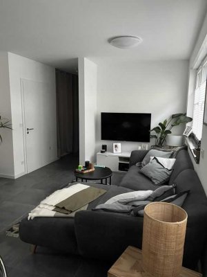 Zwischenmiete in Köln-Lindenthal: Helle, möblierte Wohnung mit großer Terrasse & All-In-Miete