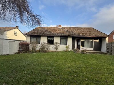Renovierungsbedürftiges Juwel:  Bungalow der 60-ziger Jahre und traumhaften sonnigen Garten!