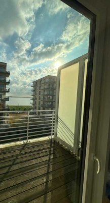 Stilvolle 2-Raum-Wohnung mit Balkon und Einbauküche in Bremerhaven