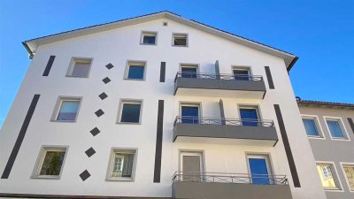 AB SOFORT: 2-Zimmer-Wohnung renoviert ca. 68 m², 3. OG, EBK, Bad + Böden neu, Balkon