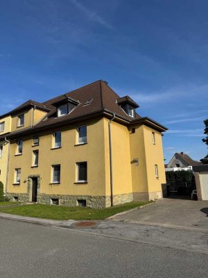 IDEAL  FÜR  KAPITALANLEGER  ODER  EIGENNUTZER  - 4-ZIMMER-DG-WOHNUNG  MIT  GARAGE