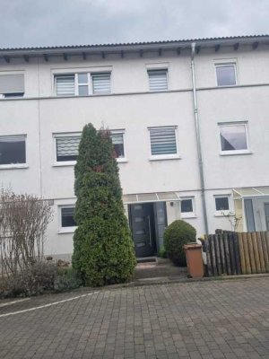 Großes Reihenhaus mit Garten/Terrasse und Dachterrasse in Raunheim