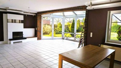 Einfamilienhaus mit guter Aufteilung und integriertem Wintergarten, Terrasse + Sauna..