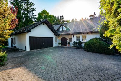 Großzügiges Einfamilienhaus mit Einliegerwohnung und parkähnlichem Grundstück in KF-Neugablonz
