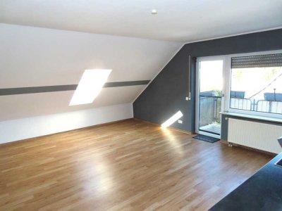 Gepflegte 2 ZKB mit EBK, Balkon und Stellplatz in KS-Niederzwehren