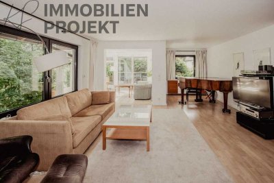 Beeindruckendes Walmdachhaus mit Blick ins Grüne und Tiefgarage