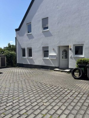Geschmackvolle 3-Raum-Terrassenwohnung mit Einbauküche in Mainz-Kastel