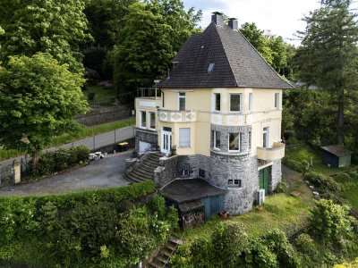 Freistehende Jugendstil-Stadtvilla mit großem Grundstück in schönster Lage!
