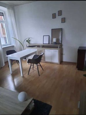 Schöne 2-Zimmer-Wohnung, größtenteils möbliert (ohne Bett), ab 01.11., zentrale Lage