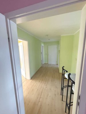 Helle 3-Zimmer-Wohnung mit Balkon und EBK in Michelau